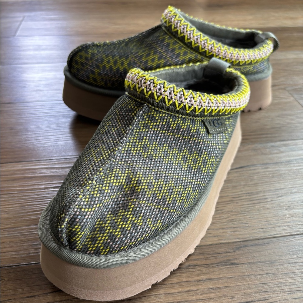 Women's US size 7 UGG burnt olive Tazz Maxi Tasman